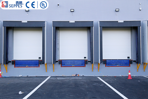 南美物流园出货口充气门封