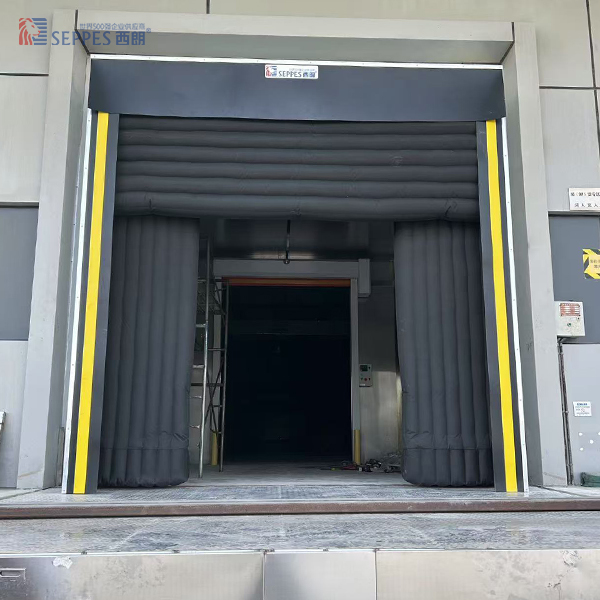 充气门封充气后气囊与车厢紧密贴合