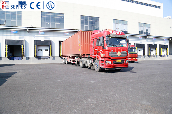 物流园机械门封与车厢连接