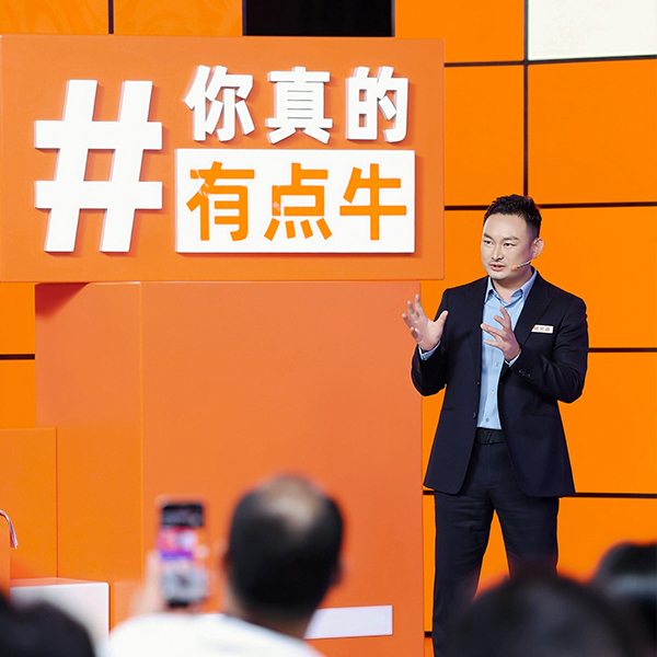 西朗门业总经理杨元嘉在真牛奖现场激辩中